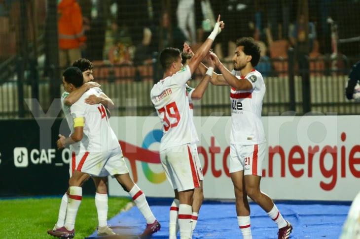 احتفال لاعبو الزمالك بهدف أحمد حمدي